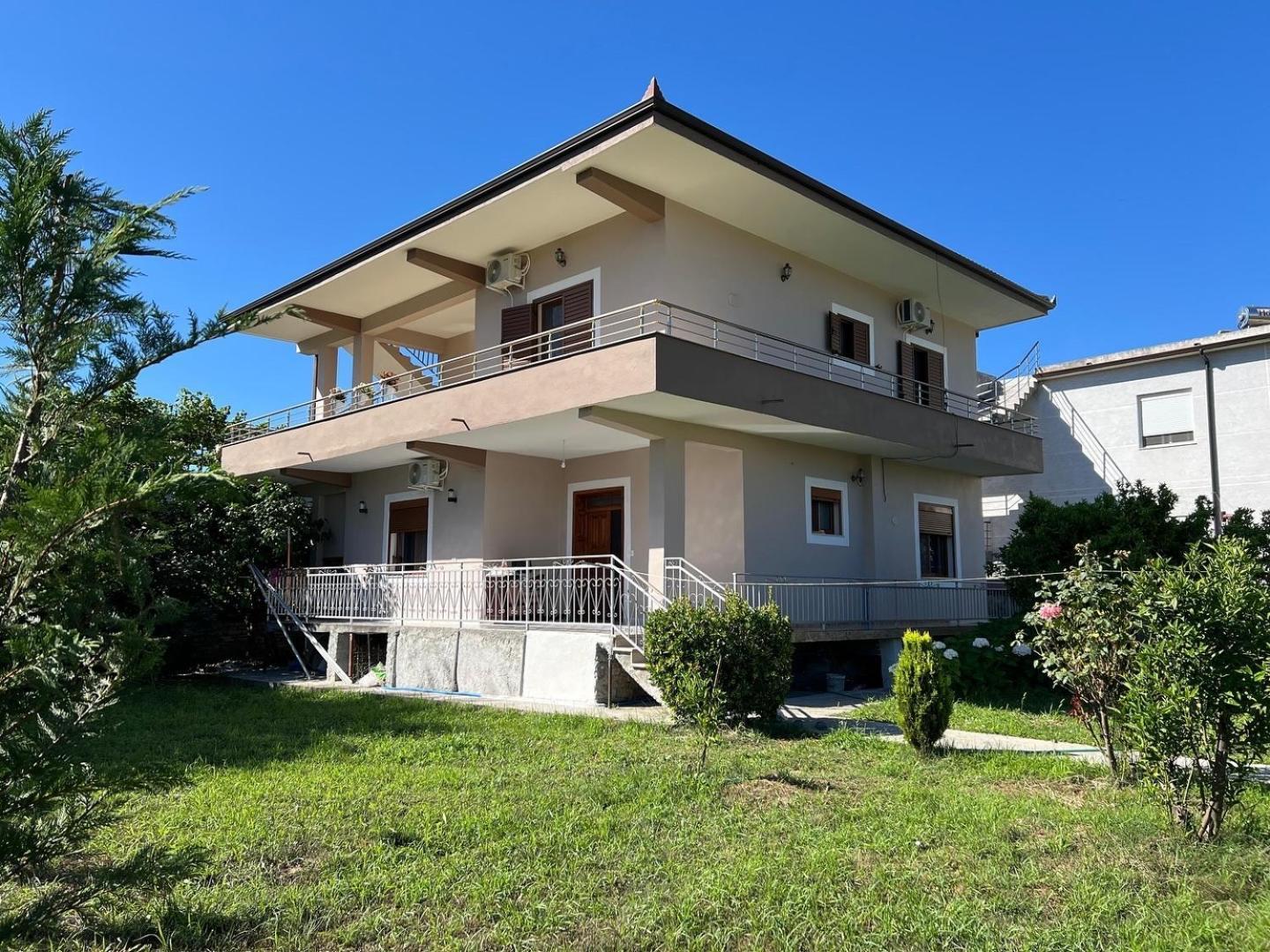Fjorentin Appartement Berat